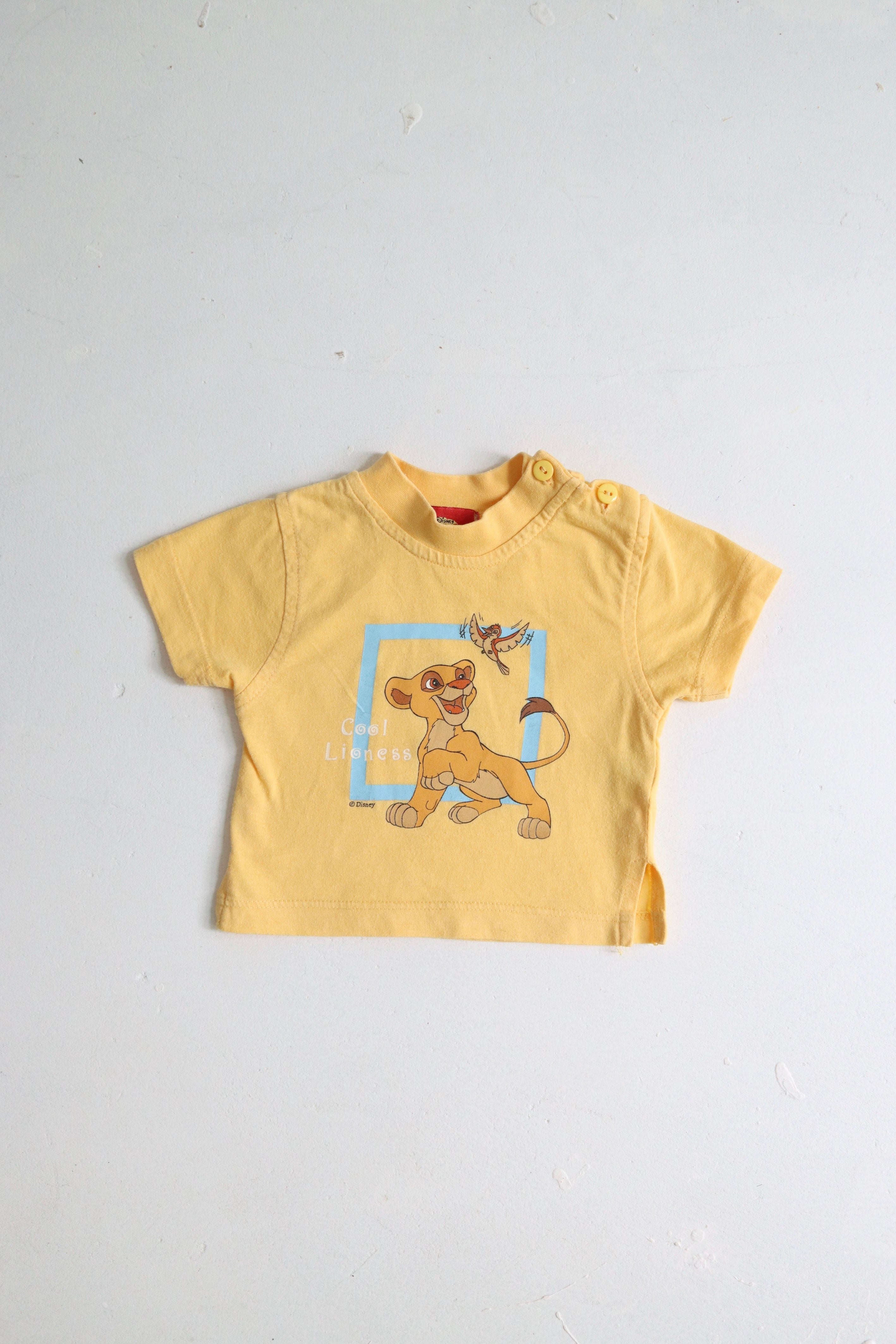 Vintage yellow Lion King Nala t-shirt (French) - size 3 months