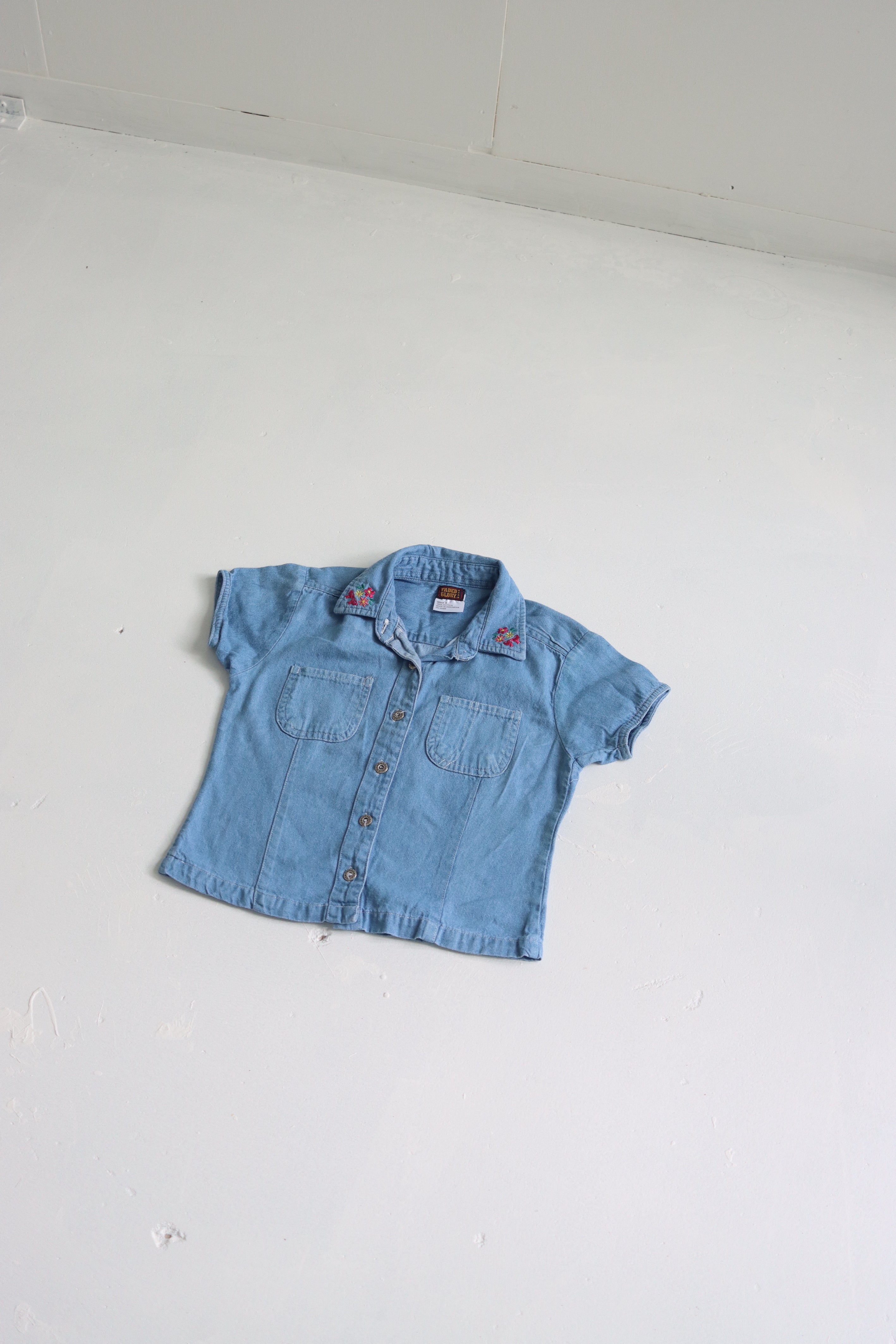 Vintage 90's Faded Glory denim short sleeve blouse with floral embroidery - size 6 years