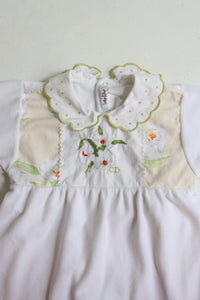 Vintage baby Dior one piece with floral detail - Size 12 months