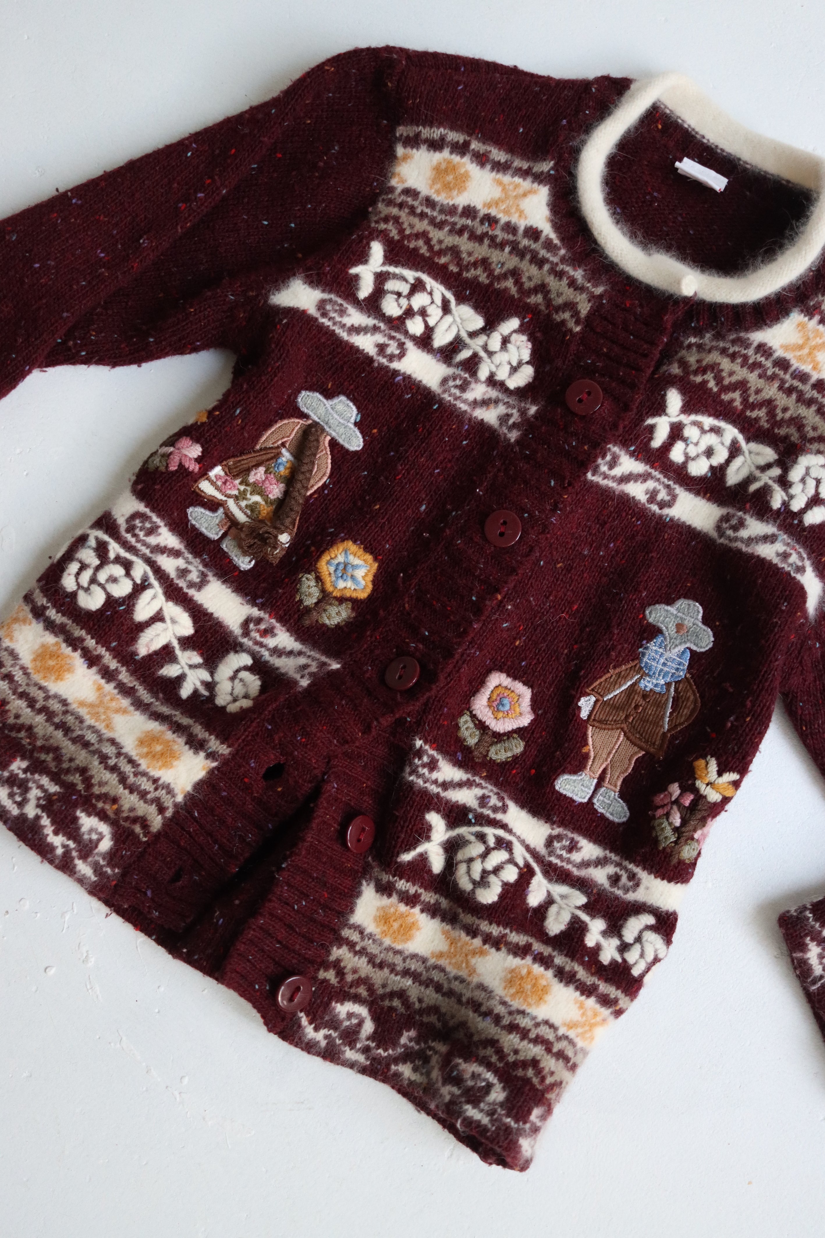 Vintage French embroidered winter sweater - Size 6-8 years