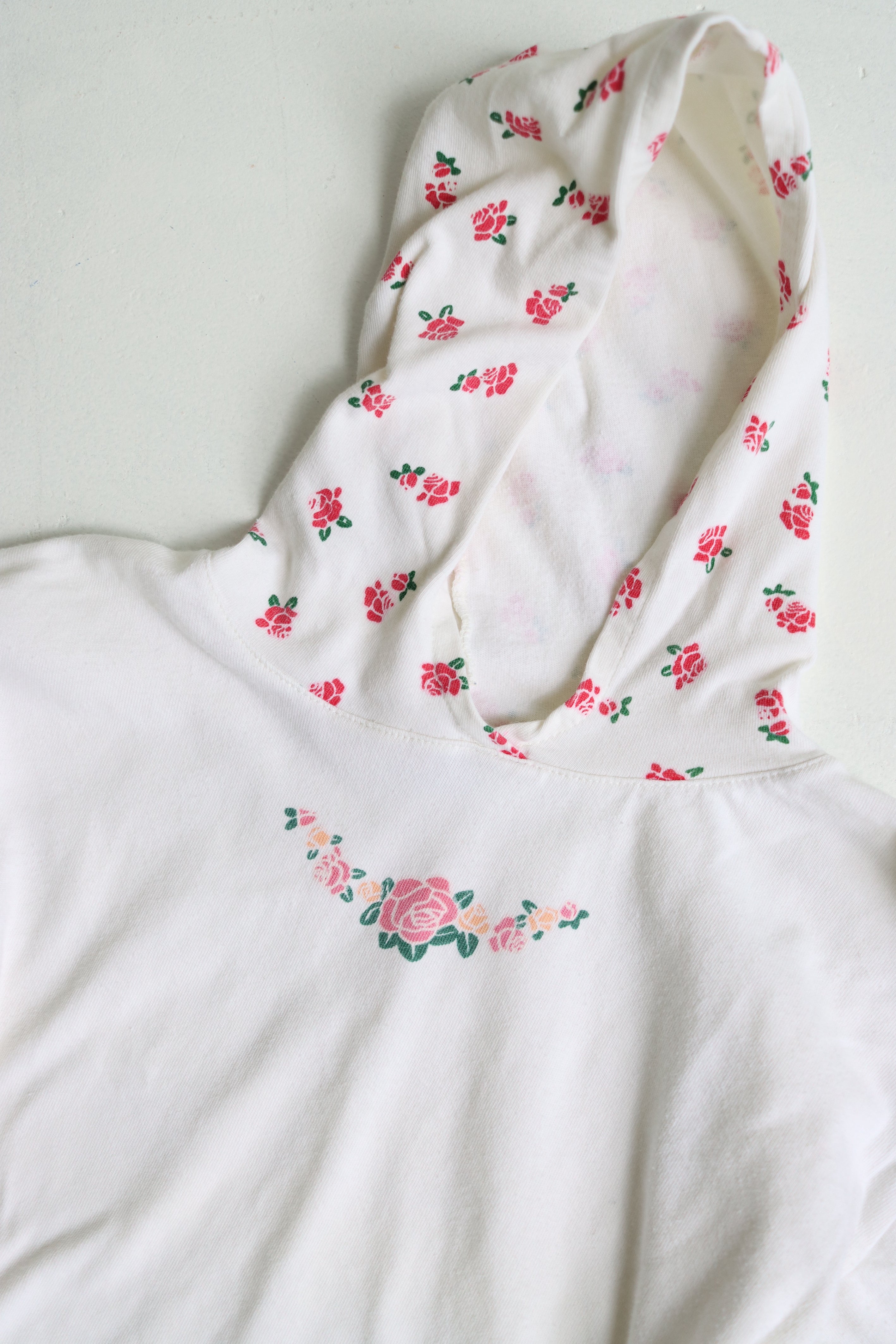 Vintage French long-sleeve with hoodie and floral detail - size 5/6 years